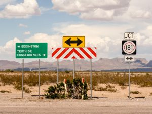 Straßenkreuzung bei Eddington mit Beschilderung (Wikimedia Commons, Lachlan Donald, CC BY 2.0)