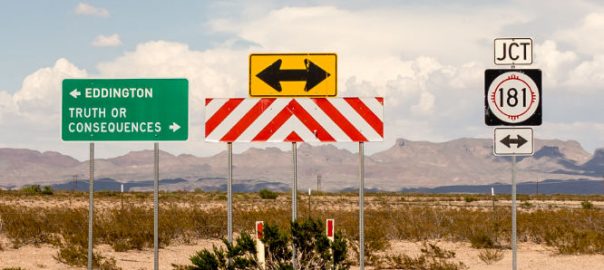 Straßenkreuzung bei Eddington mit Beschilderung (Wikimedia Commons, Lachlan Donald, CC BY 2.0)