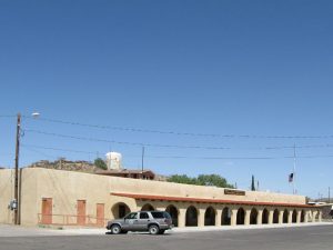 Das Rathaus des Drehortes Truth or Consequences in New Mexico (Foto: WMC, AllenS, CC0)